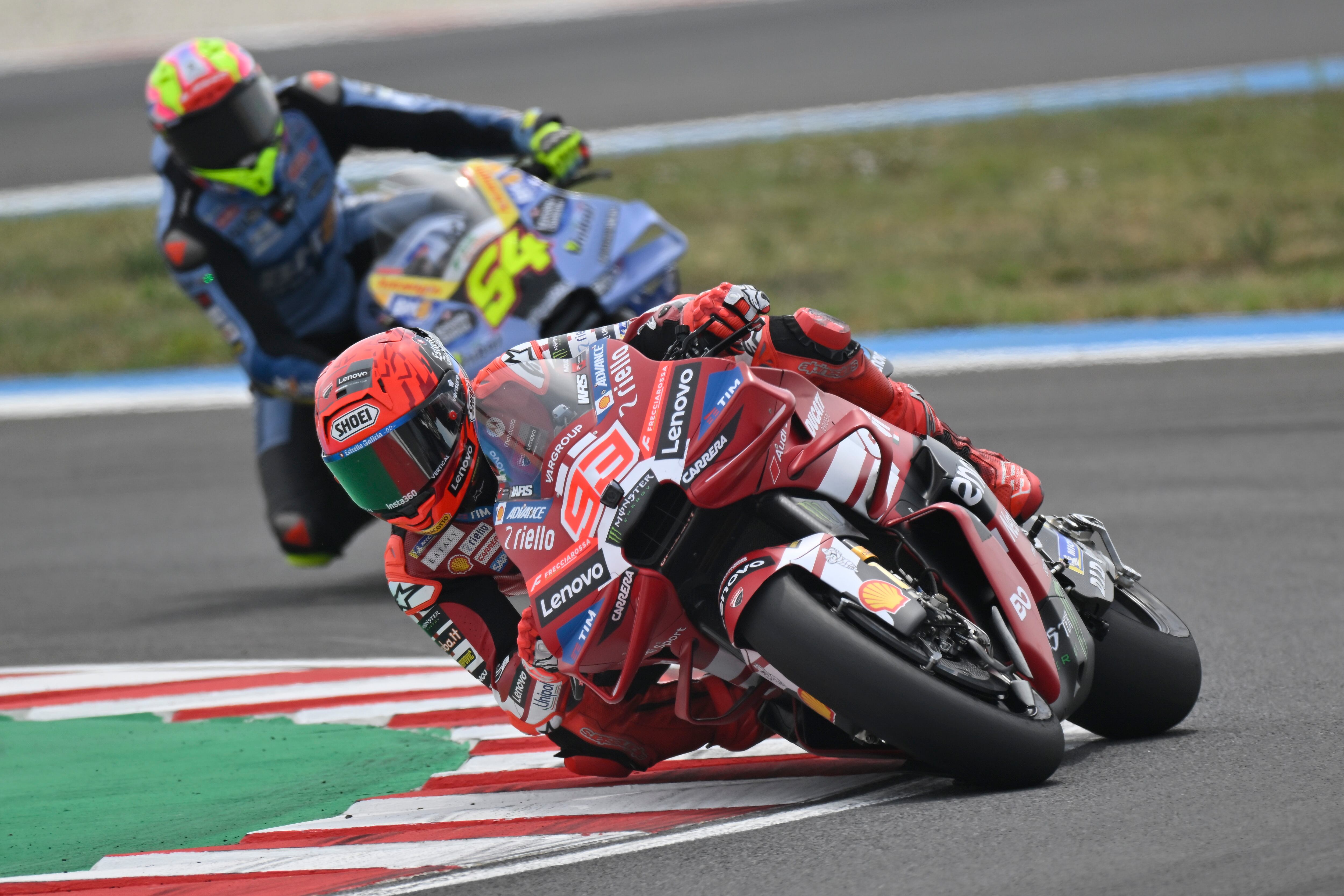 Márquez arrebata la 'pole' y vence en la sprint de Hungría un mes después de operarse