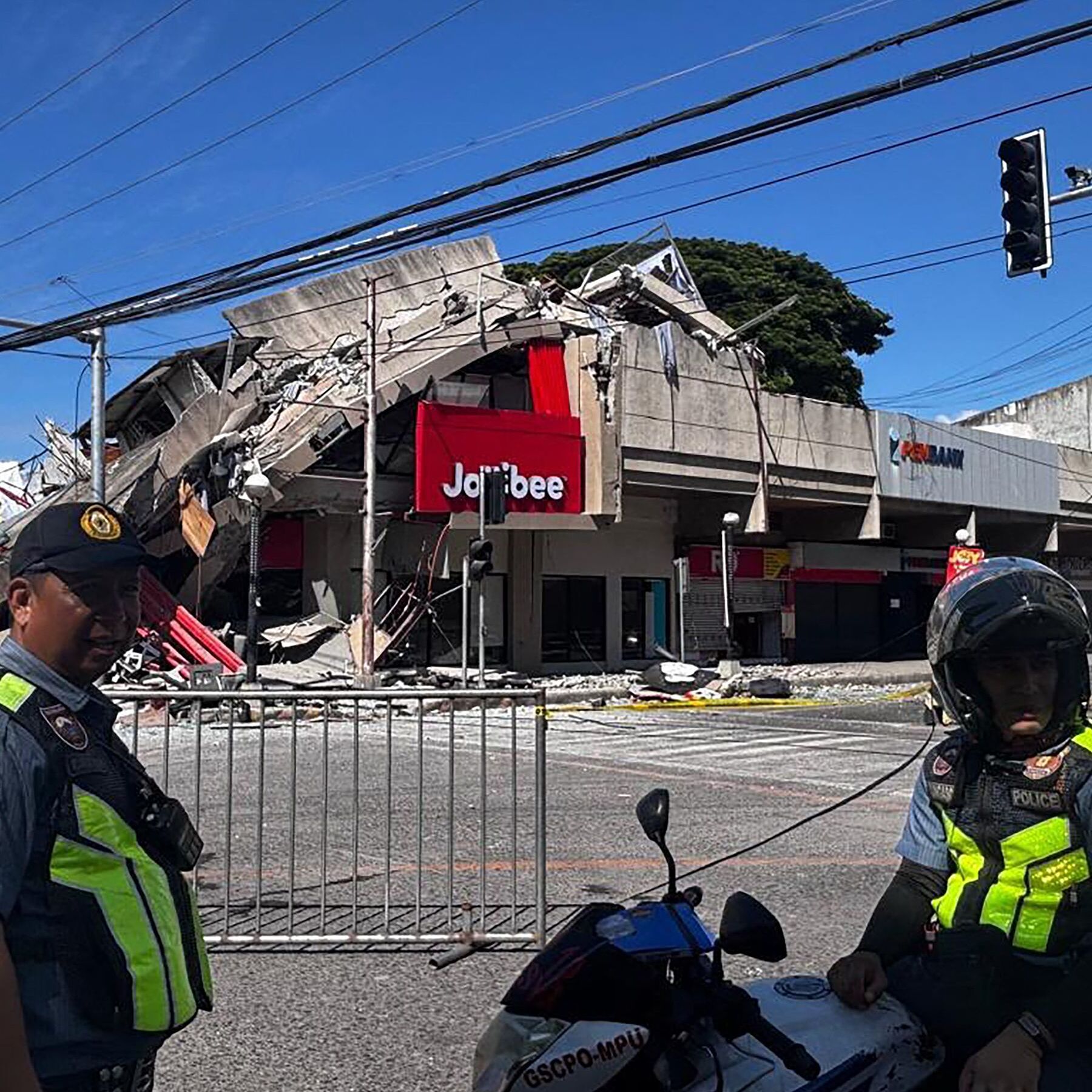 Un terremoto de magnitud 7,8 sacude Filipinas y causa al menos 15 muertos y más de 200 heridos