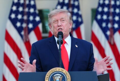 Estados Unidos bombardea objetivos iraníes en respuesta al ataque a un buque comercial en el estrecho de Ormuz
