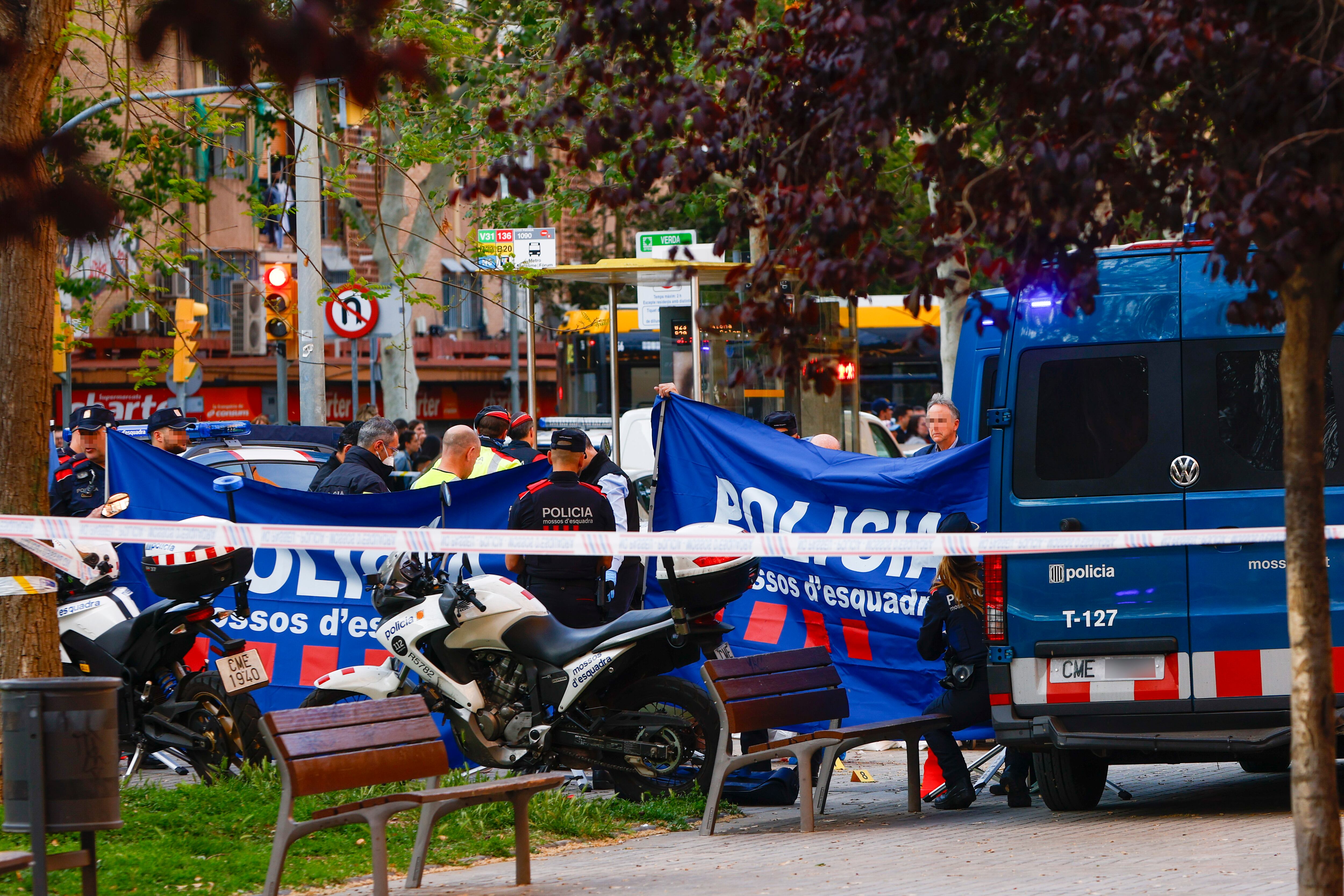 Dos heridos en un tiroteo en el barrio del Bon Pastor de Barcelona; los Mossos buscan al agresor