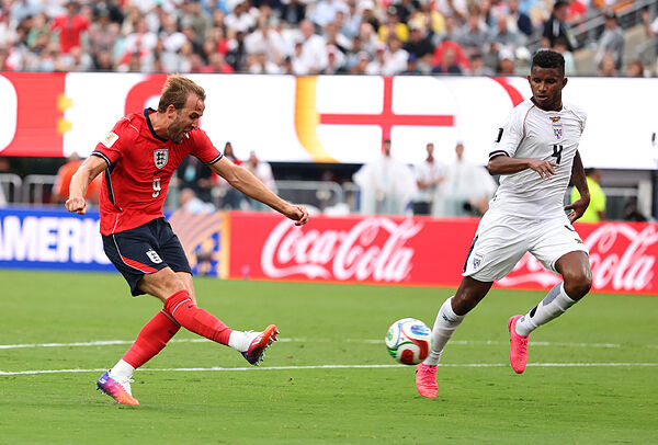 Inglaterra golea a Panamá con goles de Bellingham y Kane para asegurar el liderato