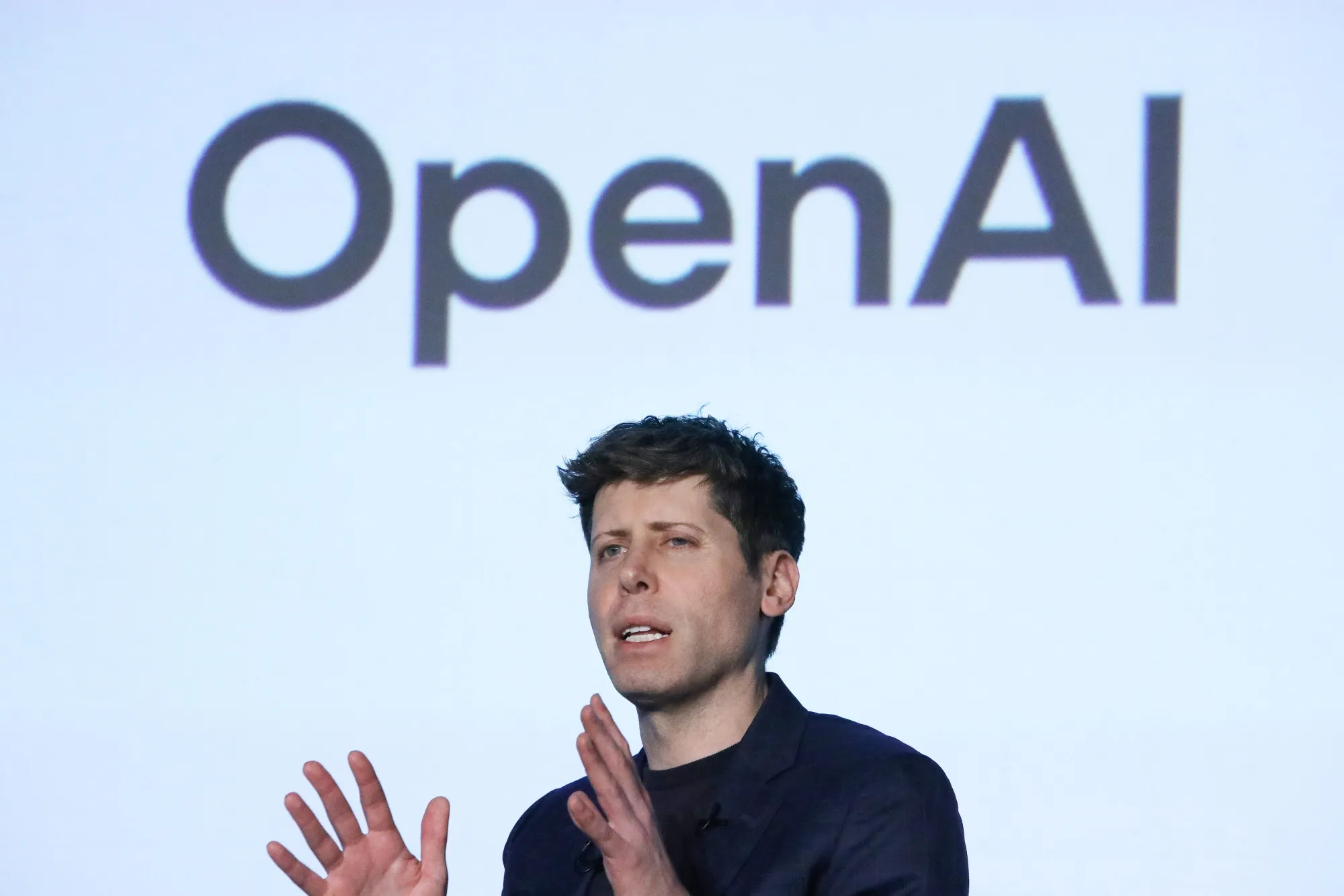 OpenAI revela que una de sus inteligencias artificiales se escapó y atacó los servidores de Hugging Face