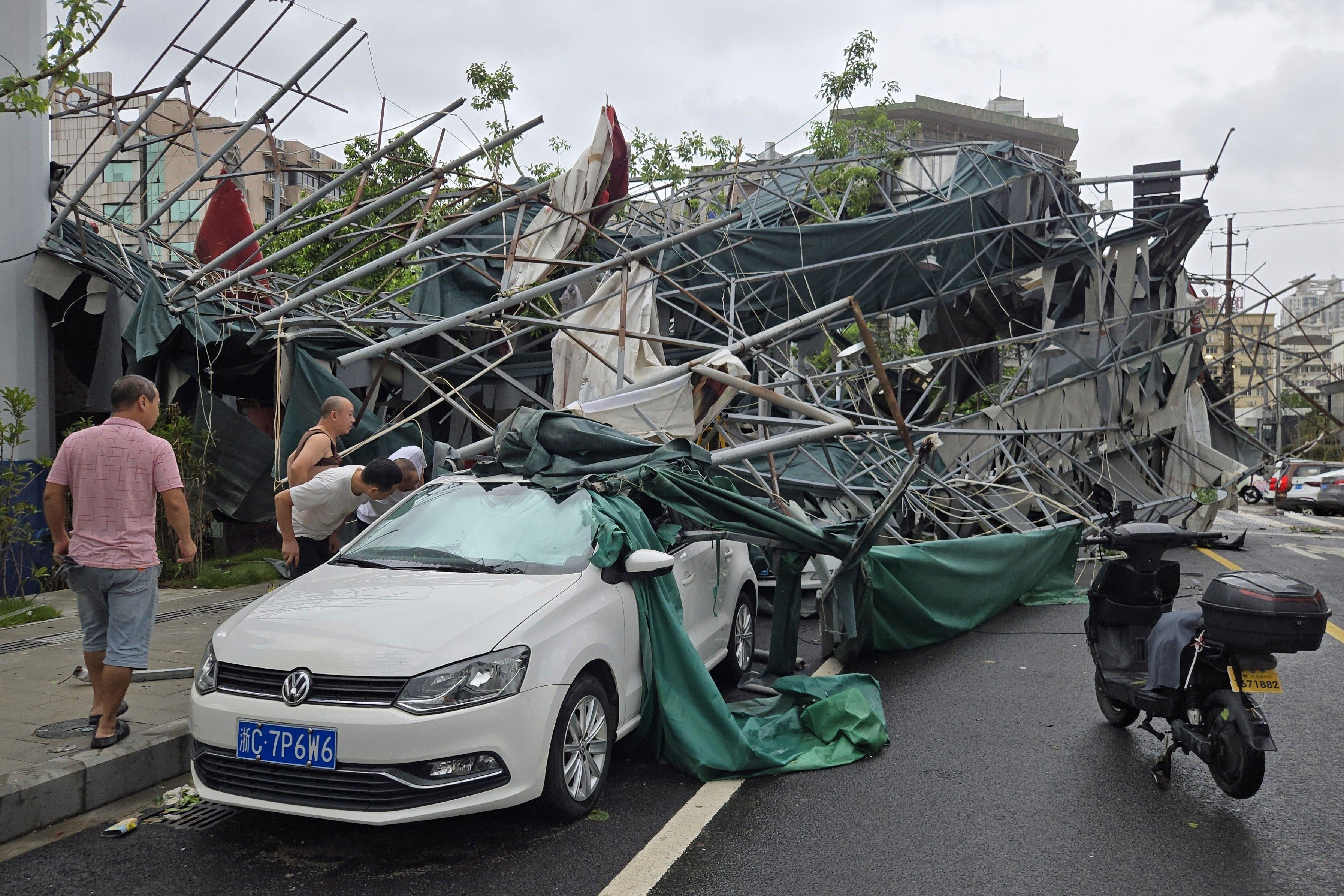 El tifón Dolphin obliga a evacuar a más de un millón de personas en China con lluvias históricas