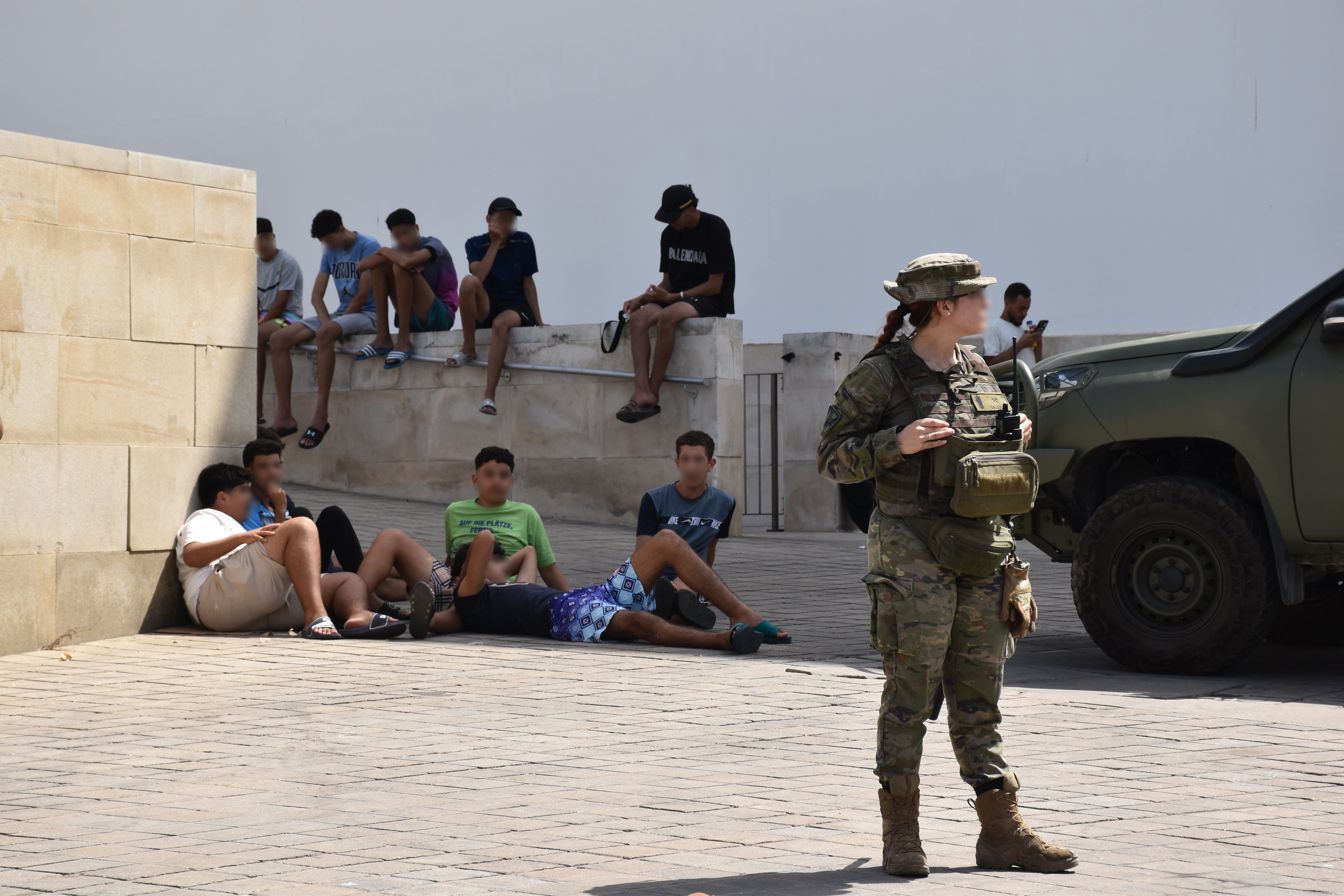 Albares promete en Ceuta que «hasta la última persona» que entró irregularmente será devuelta a Marruecos