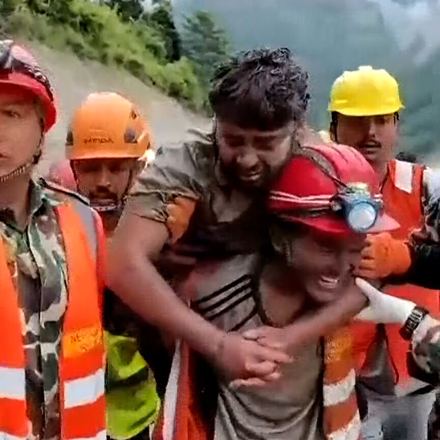 Nepal rescata con vida a dos trabajadores atrapados en un túnel nueve días después de la riada