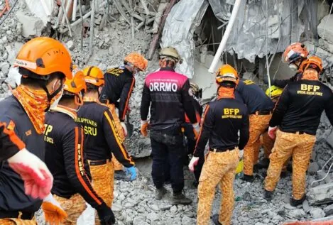 Al menos cinco muertos y 87 desaparecidos tras incendiarse un ferry en el oeste de Filipinas