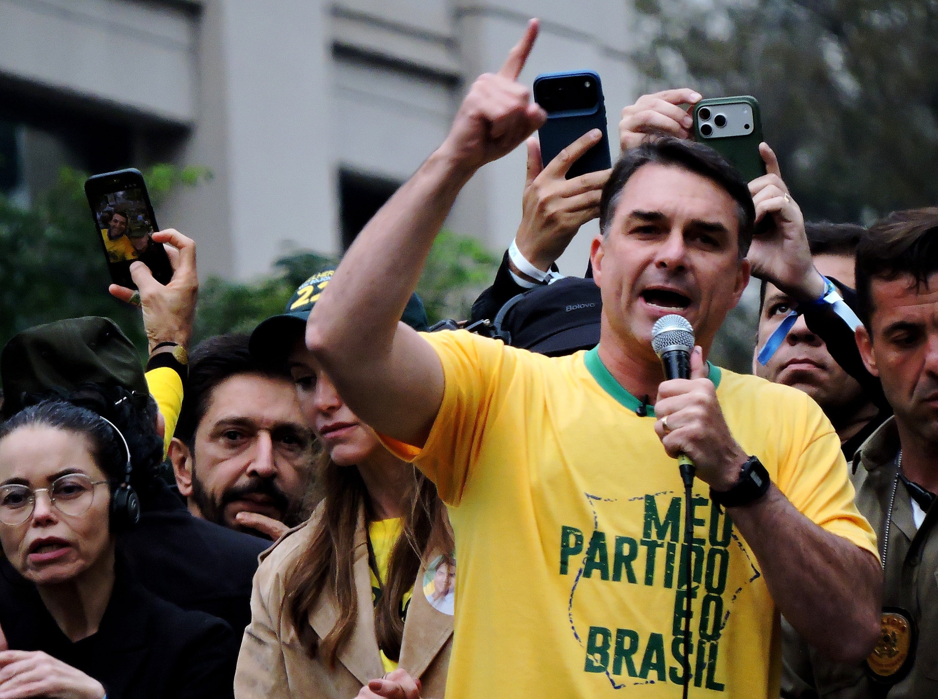Brasil investiga a Flávio Bolsonaro por presunta corrupción y blanqueo de capitales en una película sobre su padre