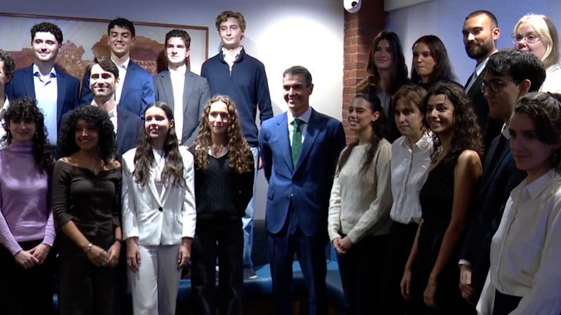 Un estudiante de Harvard cuestiona a Sánchez sobre la corrupción en España, el PSOE y los casos de su familia