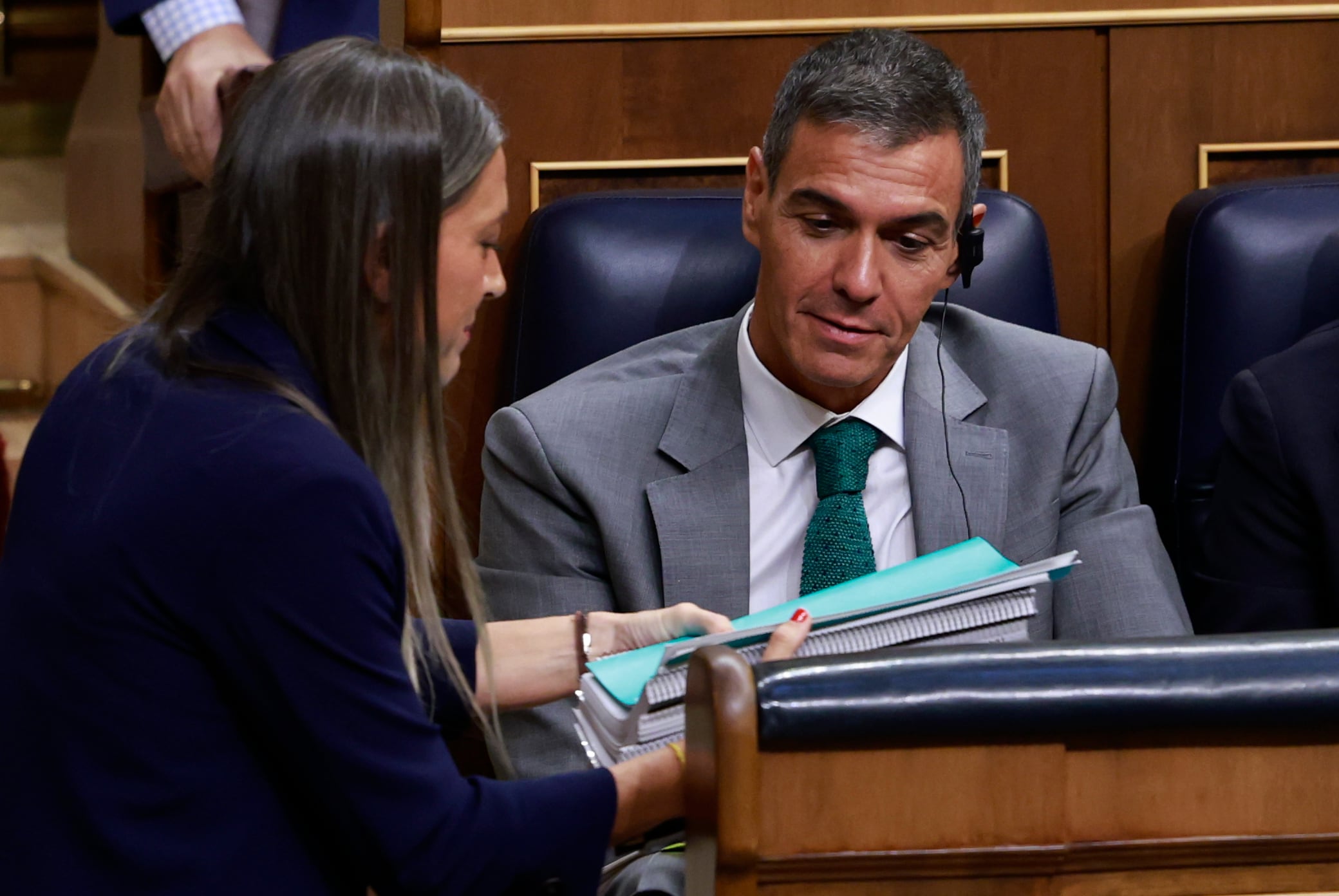 El Gobierno negocia con Junts la prohibición de desahucios por fondos buitre y desgravaciones fiscales en alquiler