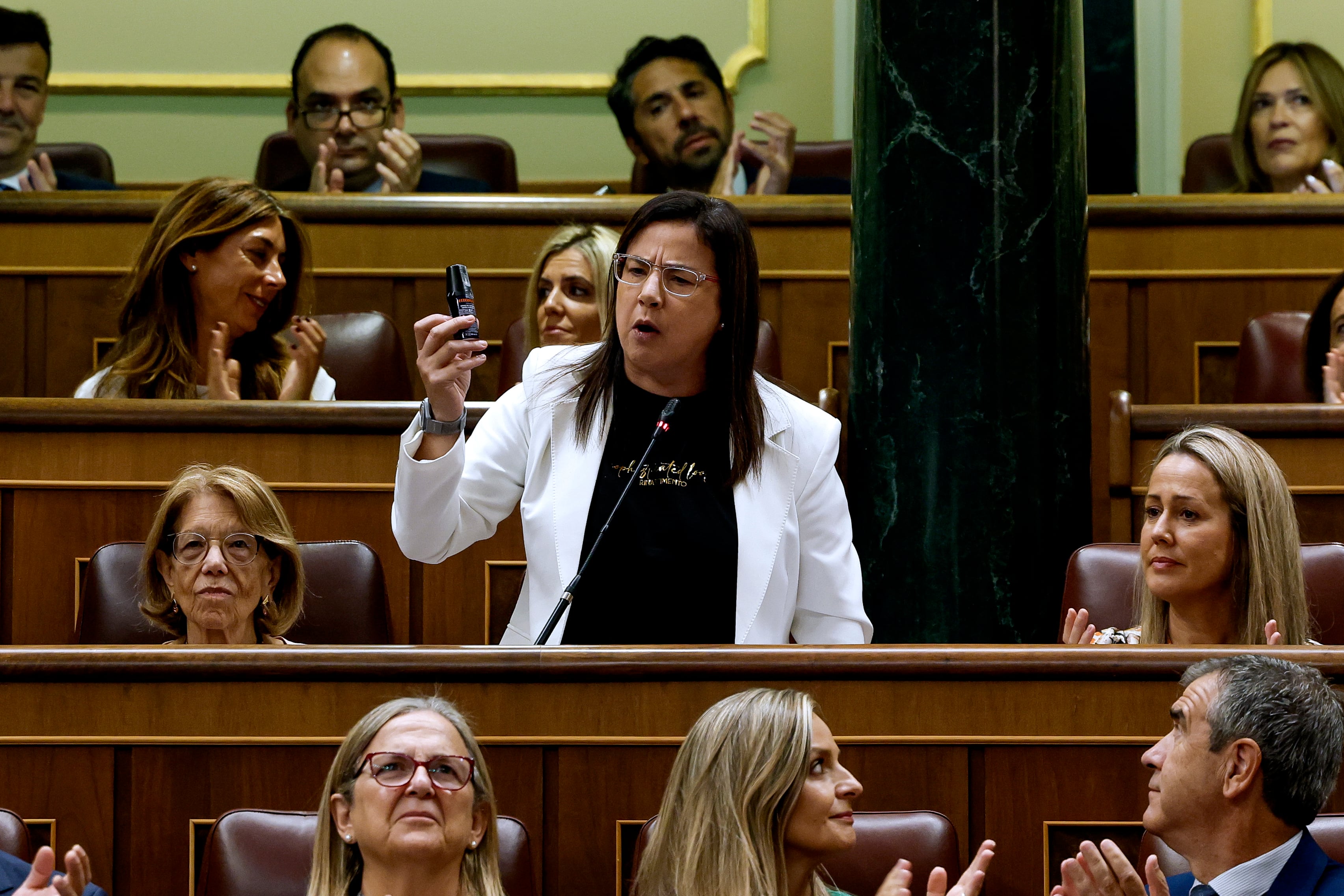 El Congreso abrirá expediente sancionador a la diputada del PP que exhibió un espray de gas pimienta en el hemiciclo