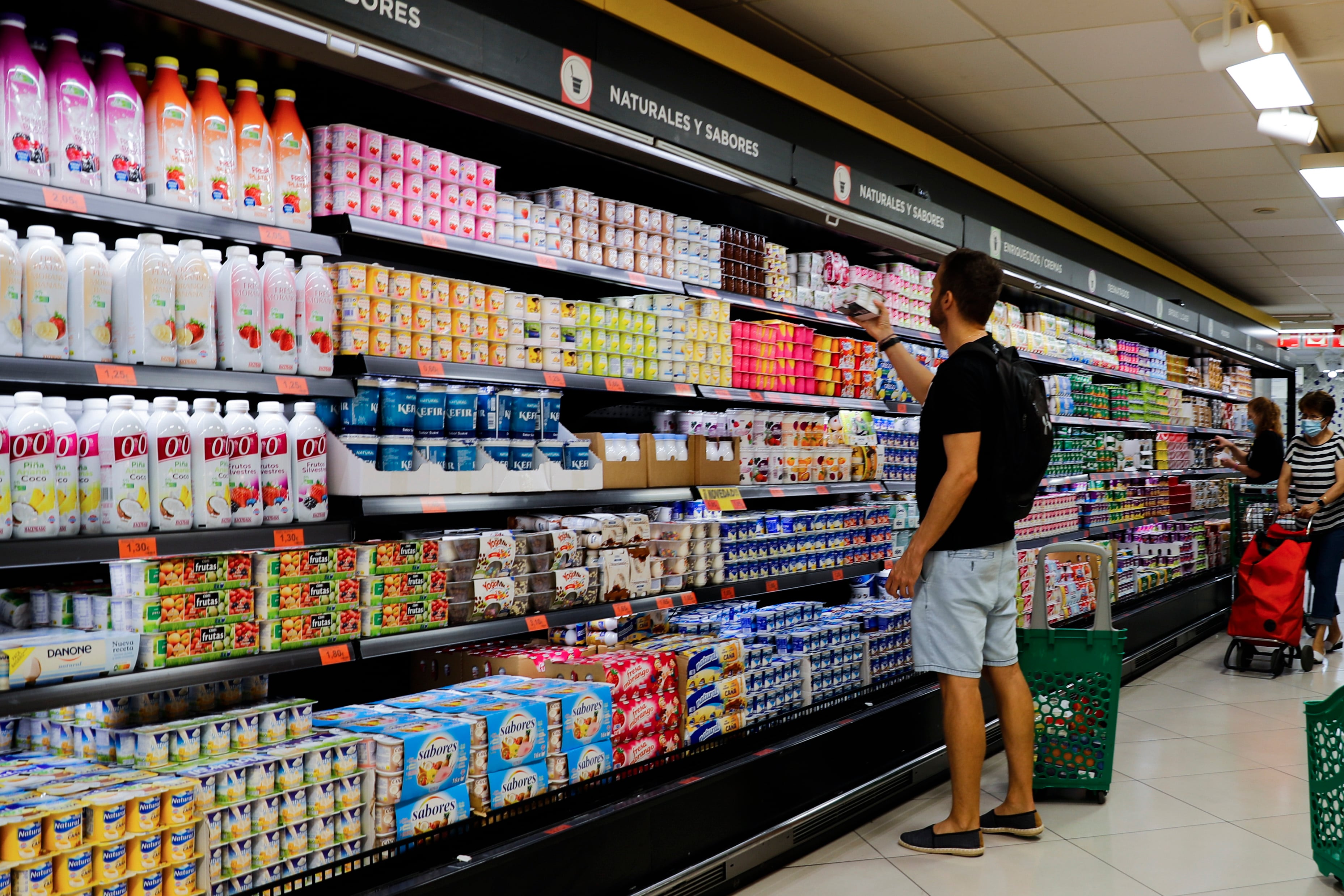La guerra de precios en los supermercados intensifica las diferencias: así puedes ahorrar hasta 1.310 euros anuales