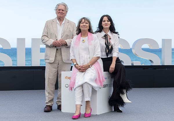 «Tender Loving Care» se alza con la Concha de Oro del Festival de San Sebastián 2026 en la despedida de Mike Leigh